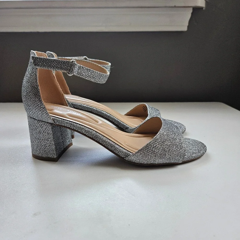 Easy Spirit Silver Glitter Block Heel Size 7.5 Ankle Strap Sparkle Hoco Formal
